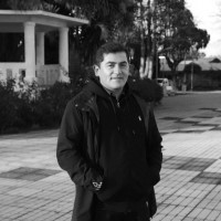 Camilo Quezada, autor del poema'Una niña viene bajando  ''